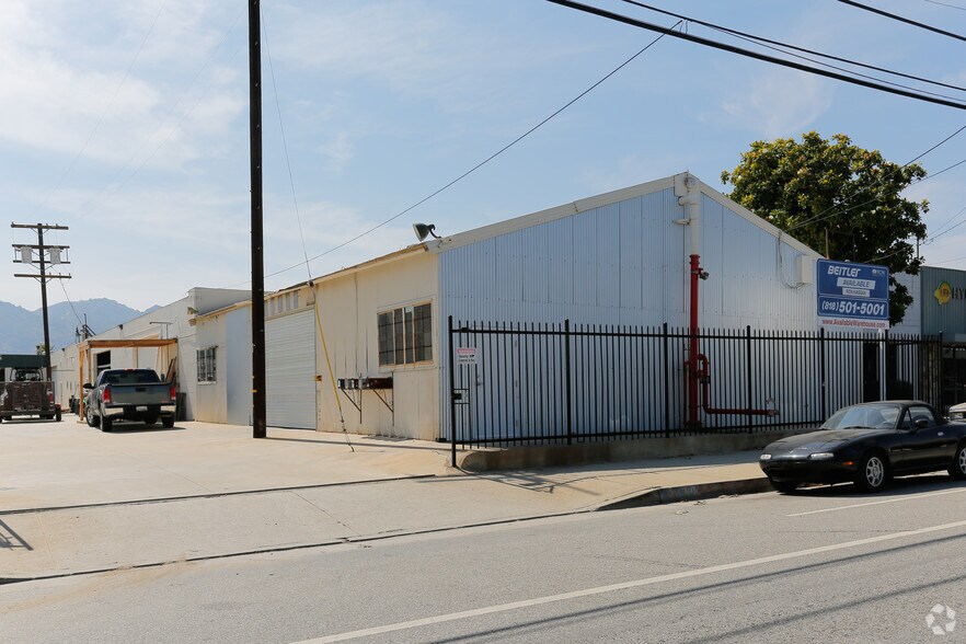 10009 Canoga Ave, Chatsworth, CA à louer - Photo principale – Image 1 sur 5