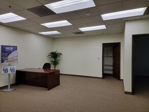 430 N Vineyard Ave, Ontario, CA à louer Photo intérieure– Image 1 sur 8