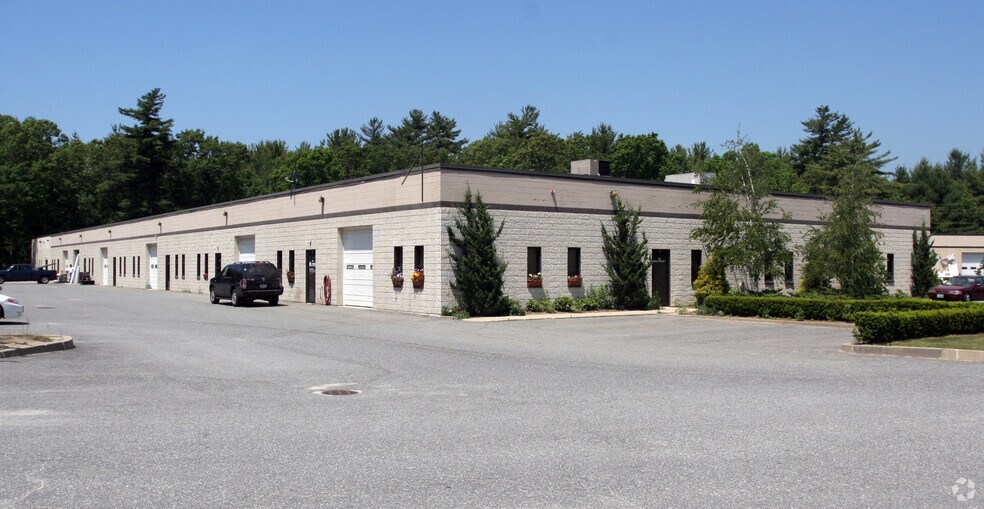 37 Lark Industrial Pky, Greenville, RI à vendre - Photo principale – Image 1 sur 19