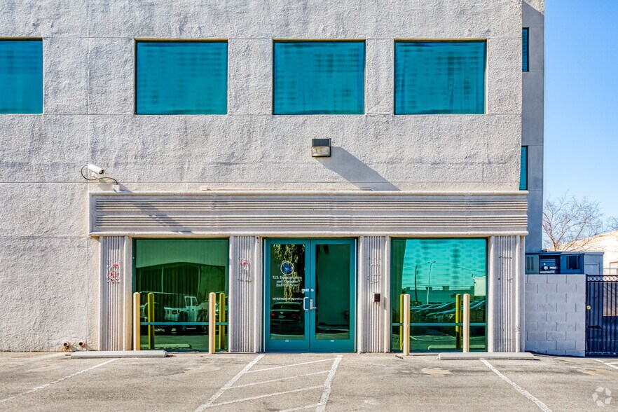 3345 Pepper Ln, Las Vegas, NV à vendre - Photo de l’immeuble – Image 3 sur 8