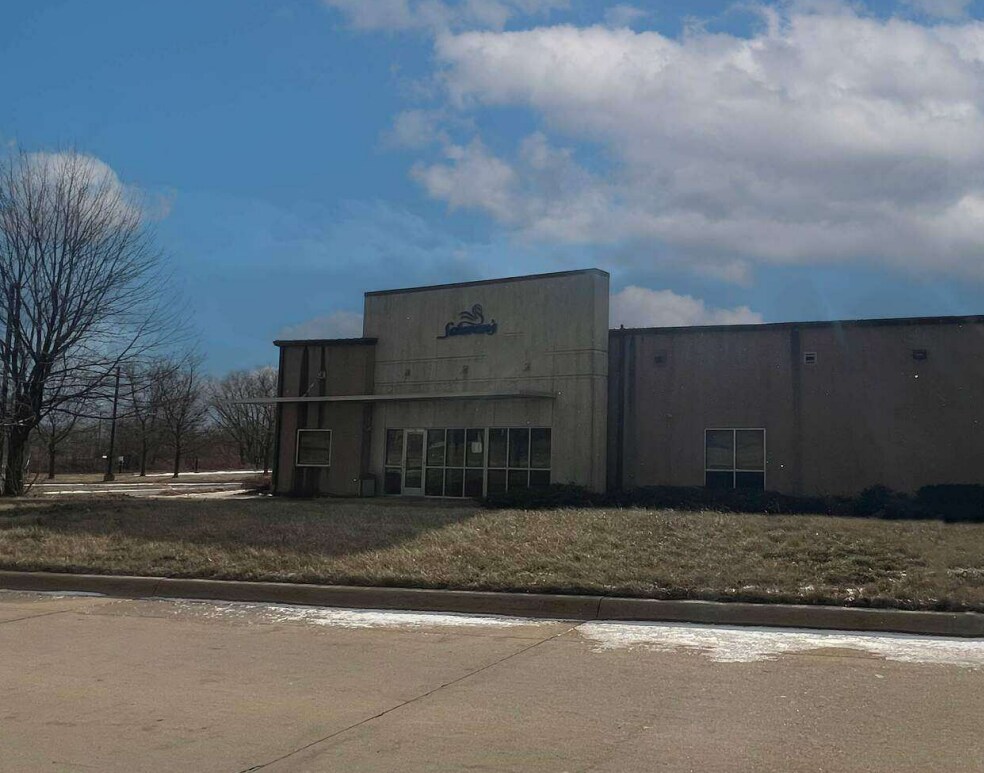 422 Performance Dr, Cedar Falls, IA à vendre Photo de l’immeuble– Image 1 sur 19