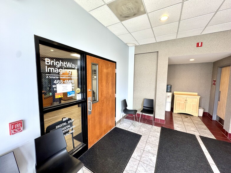 3 Professional Dr, Alton, IL à vendre - Photo intérieure – Image 3 sur 27