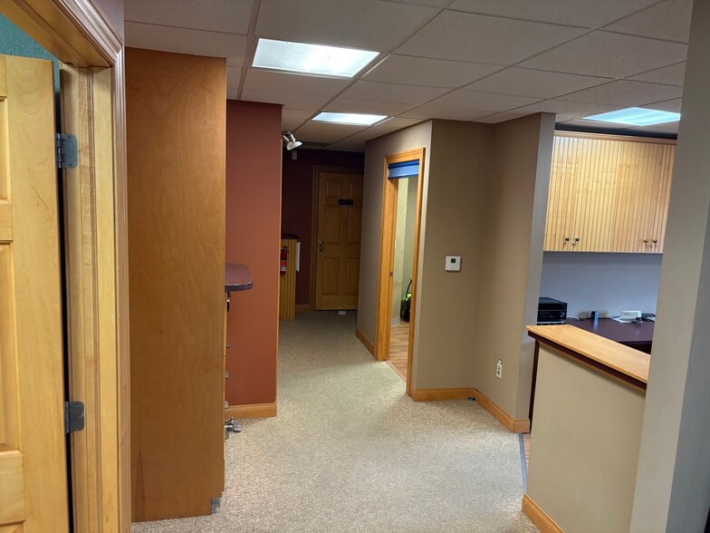 304 N Rapids Rd, Manitowoc, WI à louer - Photo intérieure – Image 3 sur 12