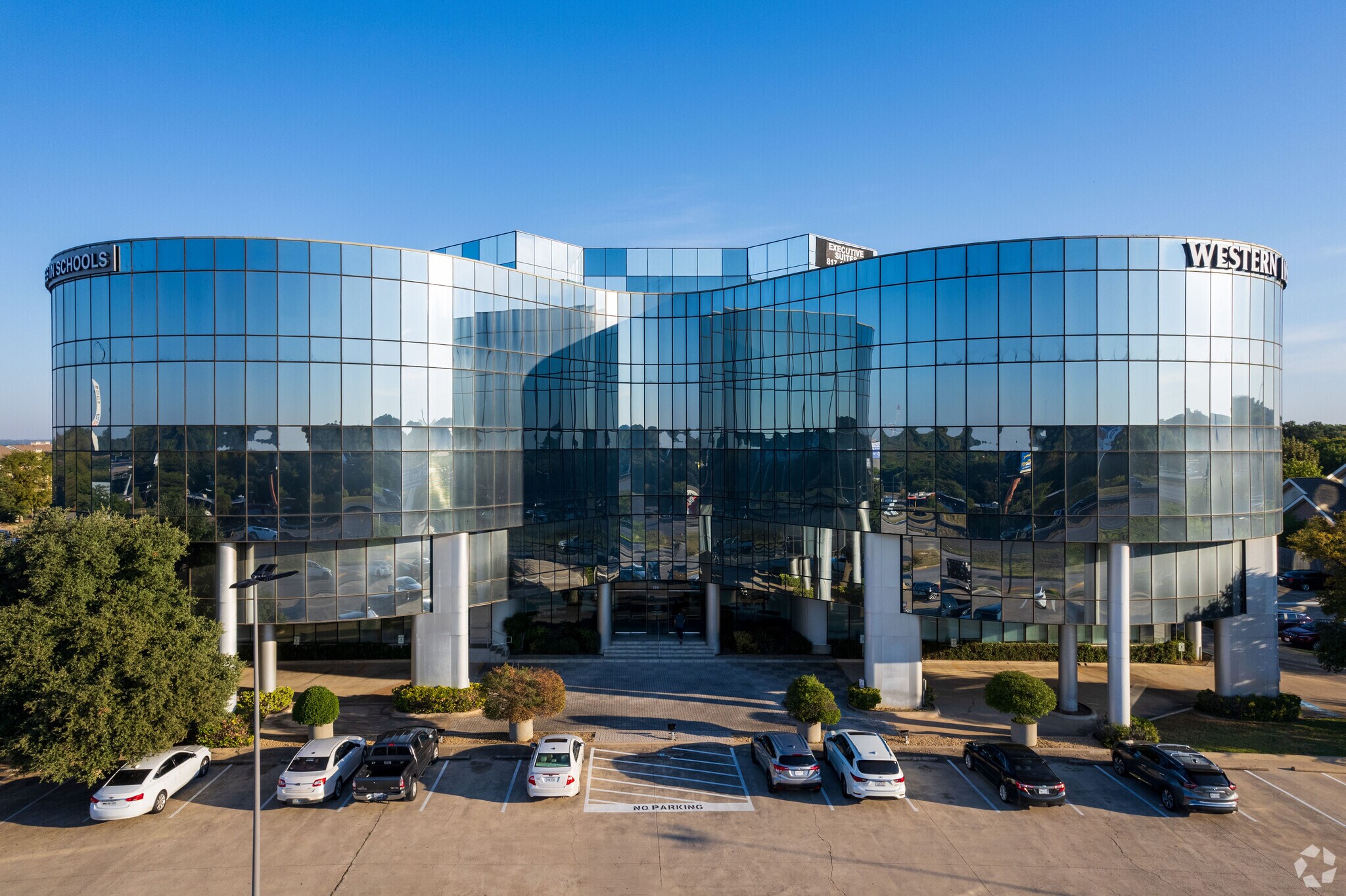 5601 Bridge St, Fort Worth, TX à louer Photo principale– Image 1 sur 9