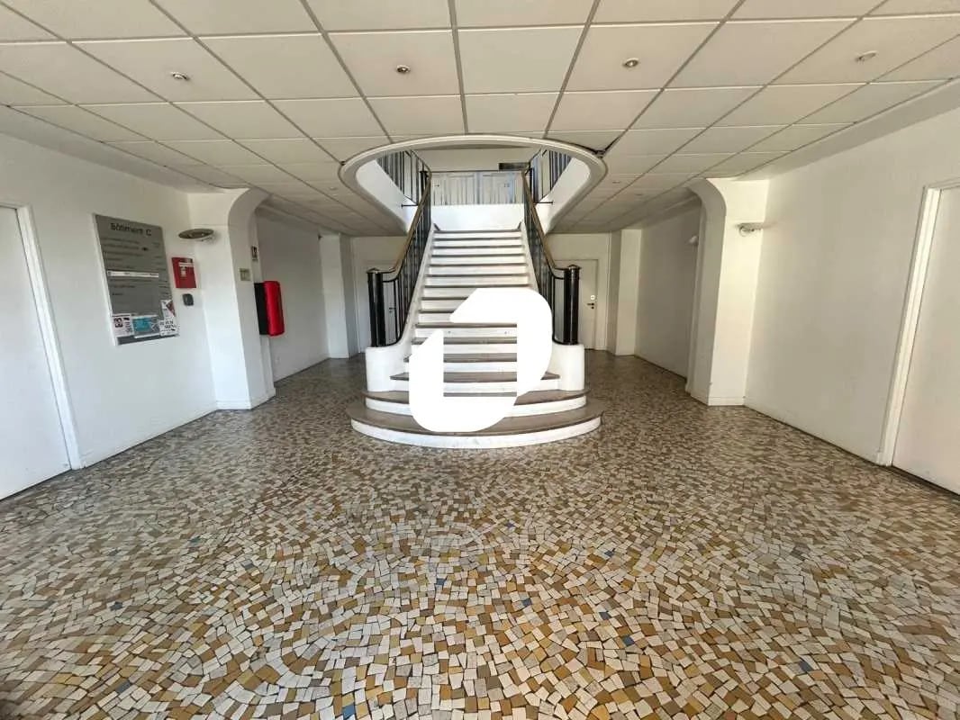 Bureau dans Conflans-Sainte-Honorine à louer Hall d’entrée– Image 1 sur 8