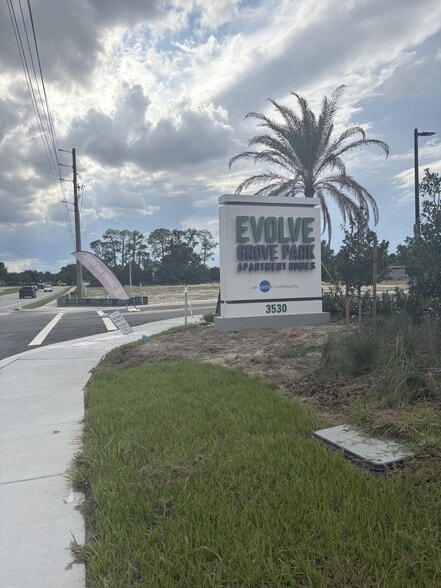 305 County Road 466A, Fruitland Park, FL à vendre - Photo de l’immeuble – Image 3 sur 14