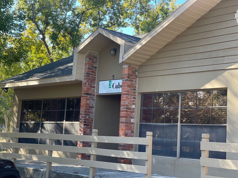536 E Tarpon Ave, Tarpon Springs, FL à vendre - Photo de l’immeuble – Image 2 sur 12