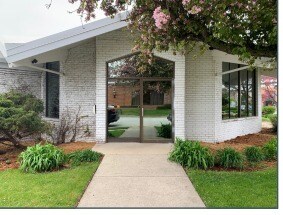 305 W Silver Spring Dr, Glendale, WI à vendre - Photo de l’immeuble – Image 3 sur 13
