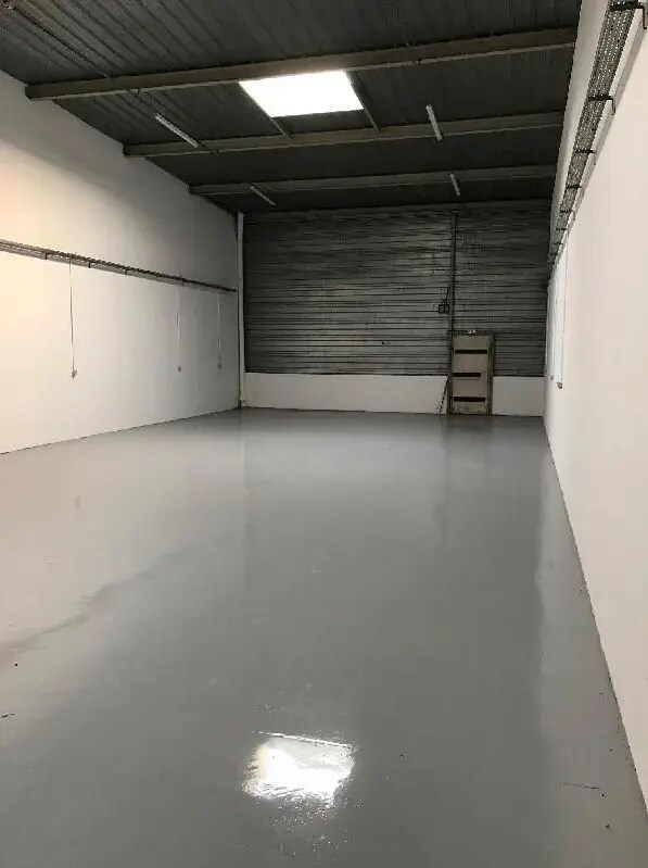 Plus de détails pour Local d’activités à vendre