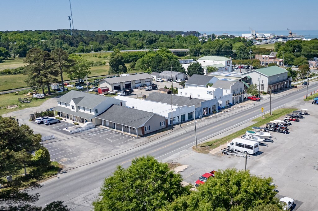726 Randolph Ave, Cape Charles, VA à vendre Photo de l’immeuble– Image 1 sur 9