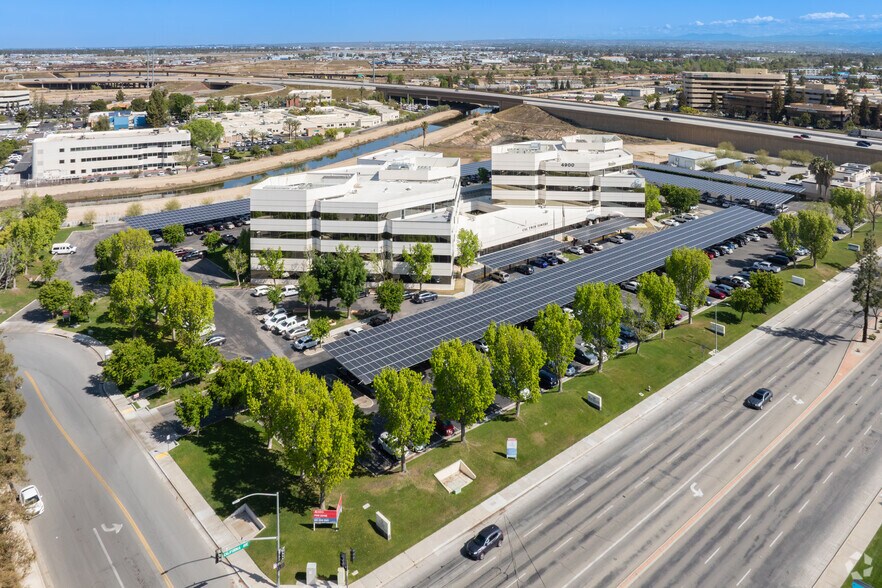 4900 California Ave, Bakersfield, CA à louer - Aérien – Image 2 sur 38