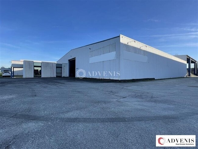 Plus de détails pour 4 Zone Du Grand Cazeau, Beychac-et-Caillau - Local d’activités à vendre