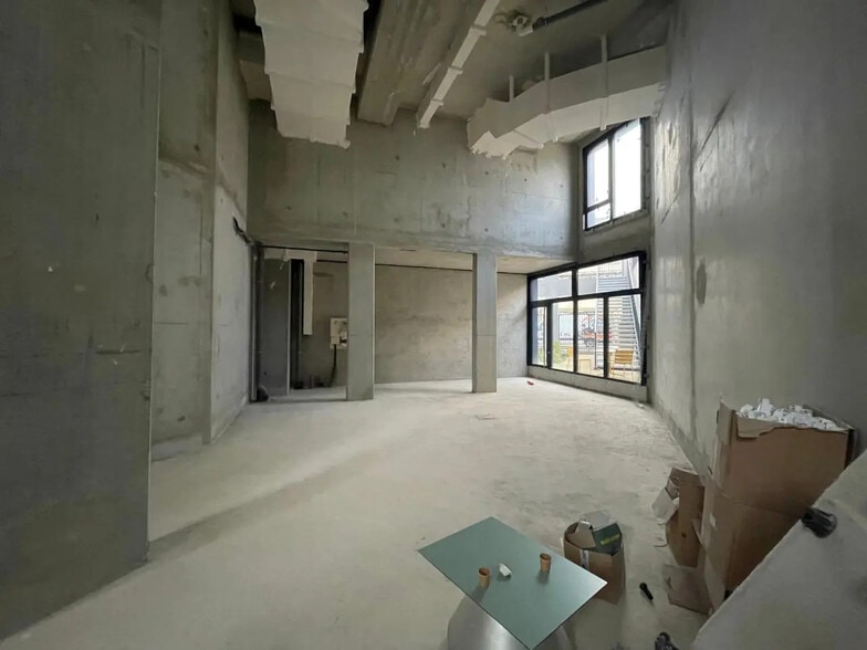 Local d’activités dans Paris à louer - Photo de l’immeuble – Image 2 sur 7