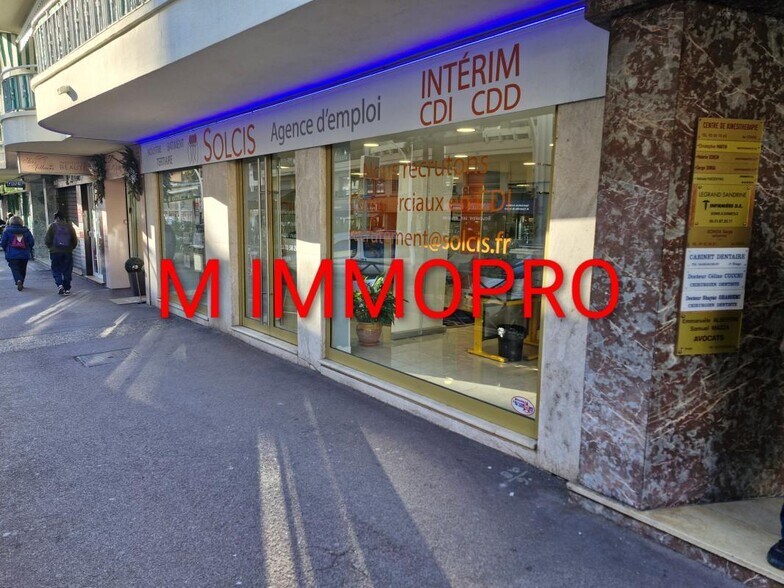 Local commercial dans Cagnes-sur-Mer à louer - Photo de l’immeuble – Image 1 sur 9