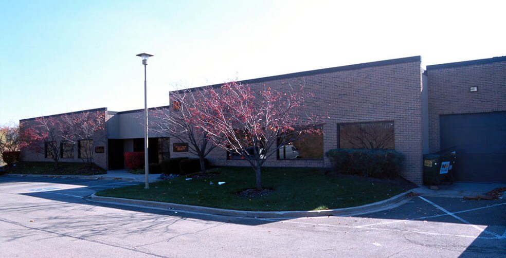 245 W Roosevelt Rd, West Chicago, IL à louer - Photo de l’immeuble – Image 2 sur 4