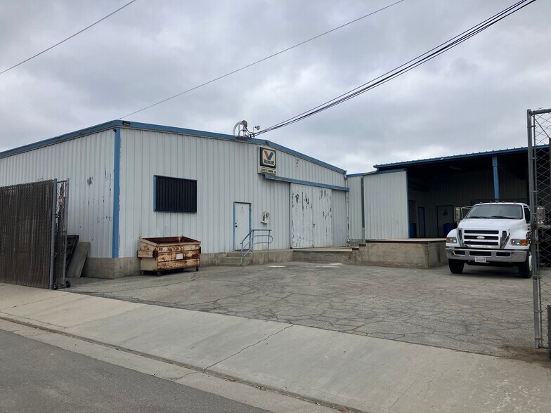 107 Lake St, Bakersfield, CA à vendre - Photo de l’immeuble – Image 3 sur 9