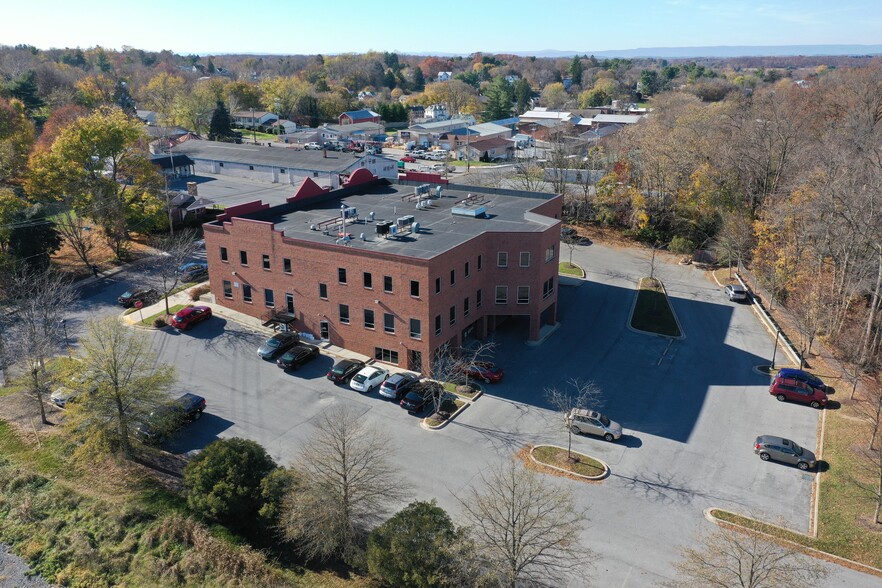 205 Center St, Mount Airy, MD à louer - Photo de l’immeuble – Image 1 sur 36