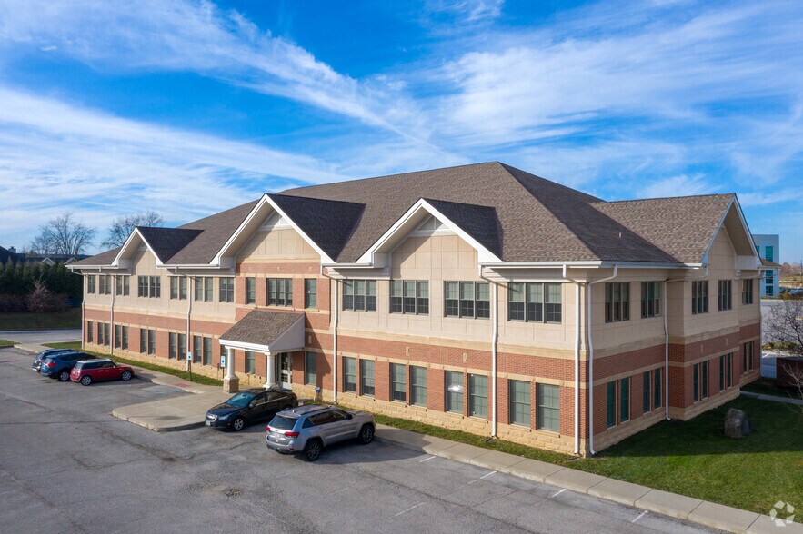 2400 Bush Ridge Dr, Louisville, KY à louer - Photo principale – Image 1 sur 6