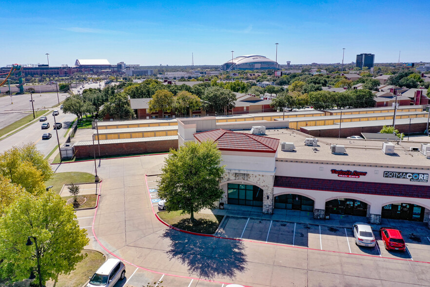 1630 E Lamar Blvd, Arlington, TX à louer - Photo de l’immeuble – Image 1 sur 4