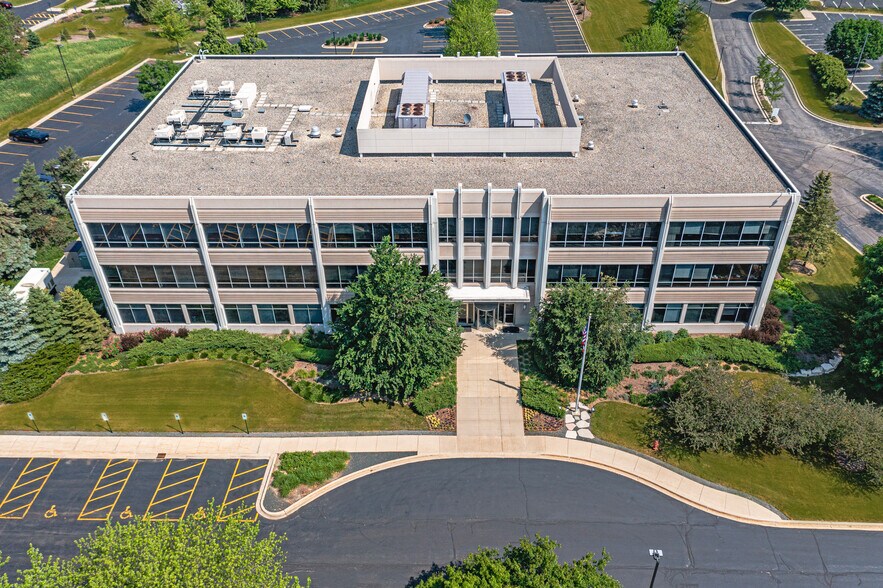 1955 W Field Ct, Lake Forest, IL à louer - Photo de l’immeuble – Image 3 sur 15