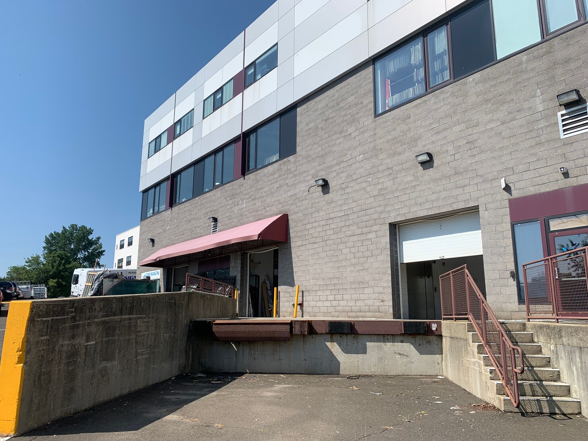 330 Fairfield Ave, Stamford, CT à louer Photo de l’immeuble– Image 1 sur 5