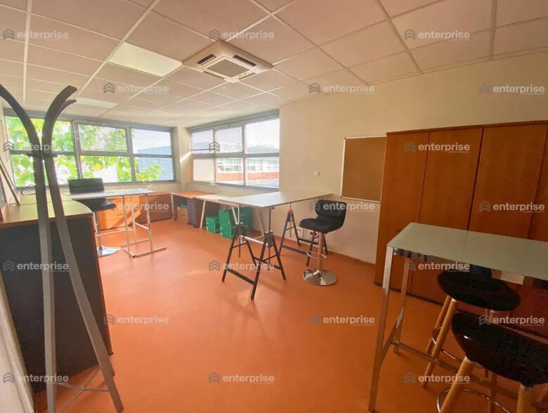 Bureau dans Allonne à vendre - Photo de l’immeuble – Image 3 sur 8