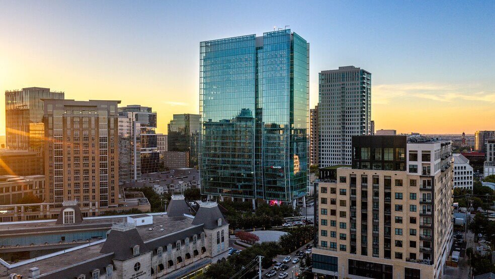 2323 Cedar Springs Rd, Dallas, TX à louer - Photo principale – Image 1 sur 11