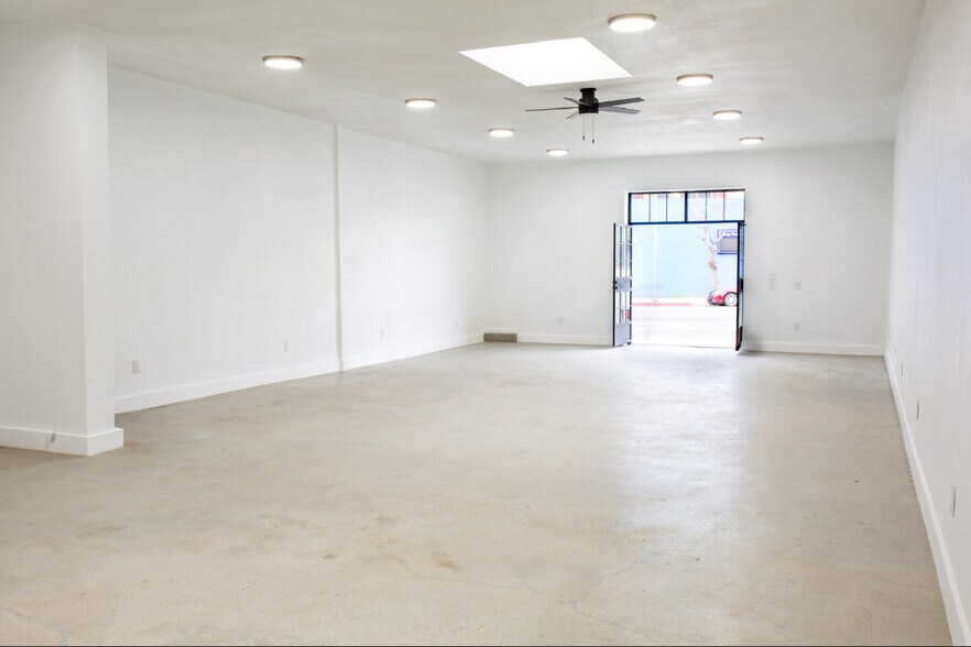 5149-5151 W Adams Blvd, Los Angeles, CA à louer - Photo de l’immeuble – Image 3 sur 9