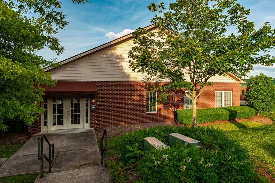 20 Executive Park Dr, Hendersonville, TN à vendre - Photo de l’immeuble – Image 1 sur 54