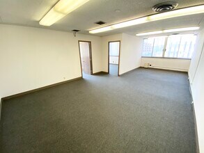5901 N Cicero Ave, Chicago, IL à louer Photo intérieure– Image 1 sur 3