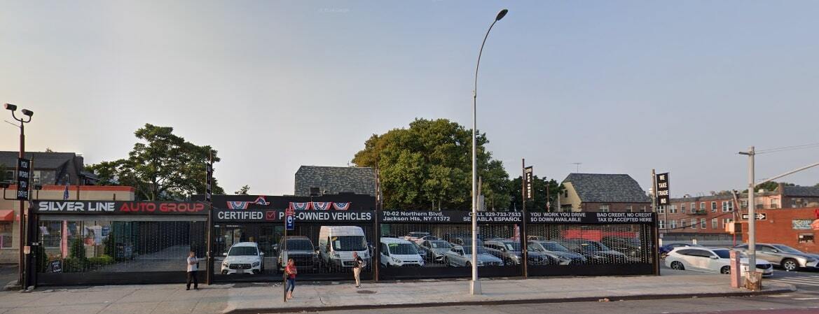 7002 Northern Blvd, Jackson Heights, NY à louer Photo de l’immeuble– Image 1 sur 2