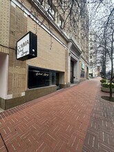 1127-1140 SW Morrison St, Portland, OR à louer Photo de l’immeuble– Image 2 sur 6