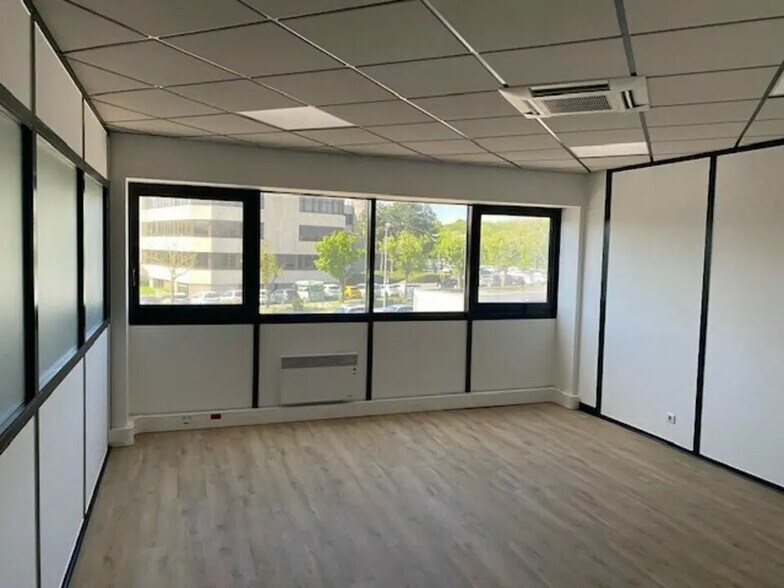 Bureau dans Reims à louer - Photo de l’immeuble – Image 2 sur 11