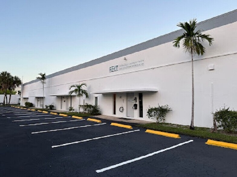 6681-6691 NW 16th Ter, Fort Lauderdale, FL à louer - Photo de l’immeuble – Image 2 sur 10