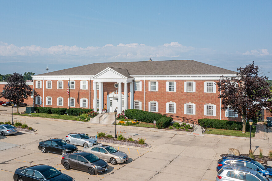 4350 DiPaolo Ctr, Glenview, IL à louer - Photo de l’immeuble – Image 1 sur 9