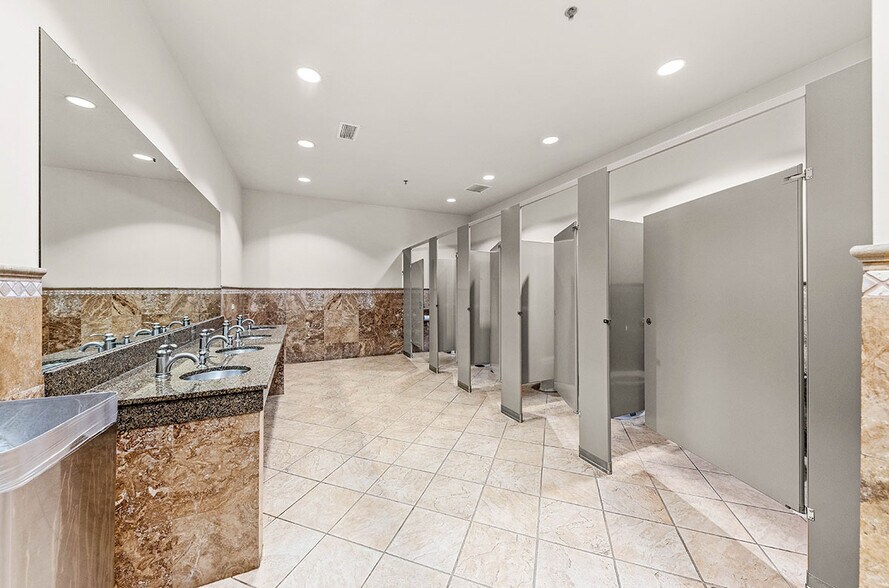 1776 Legacy Cir, Naperville, IL à louer - Photo de l’immeuble – Image 3 sur 16
