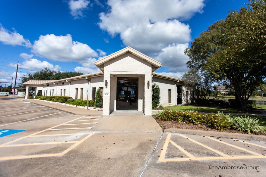 8220 Jones Rd, Houston, TX à vendre - Photo de l’immeuble – Image 2 sur 10