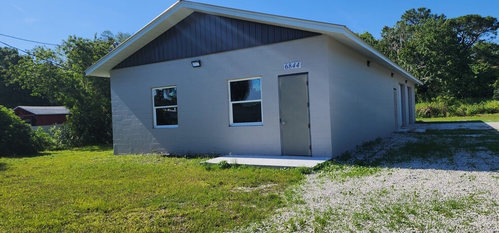 6844 Cecelia Dr, New Port Richey, FL à vendre - Photo principale – Image 1 sur 11