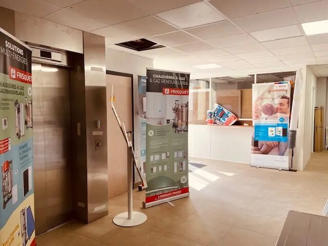 Bureau dans Saint-Thibault-des-Vignes à vendre - Hall d’entrée – Image 1 sur 10