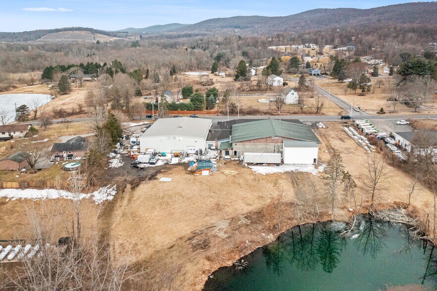 381 Vineyard Ave, Highland, NY à vendre - Photo de l’immeuble – Image 2 sur 31