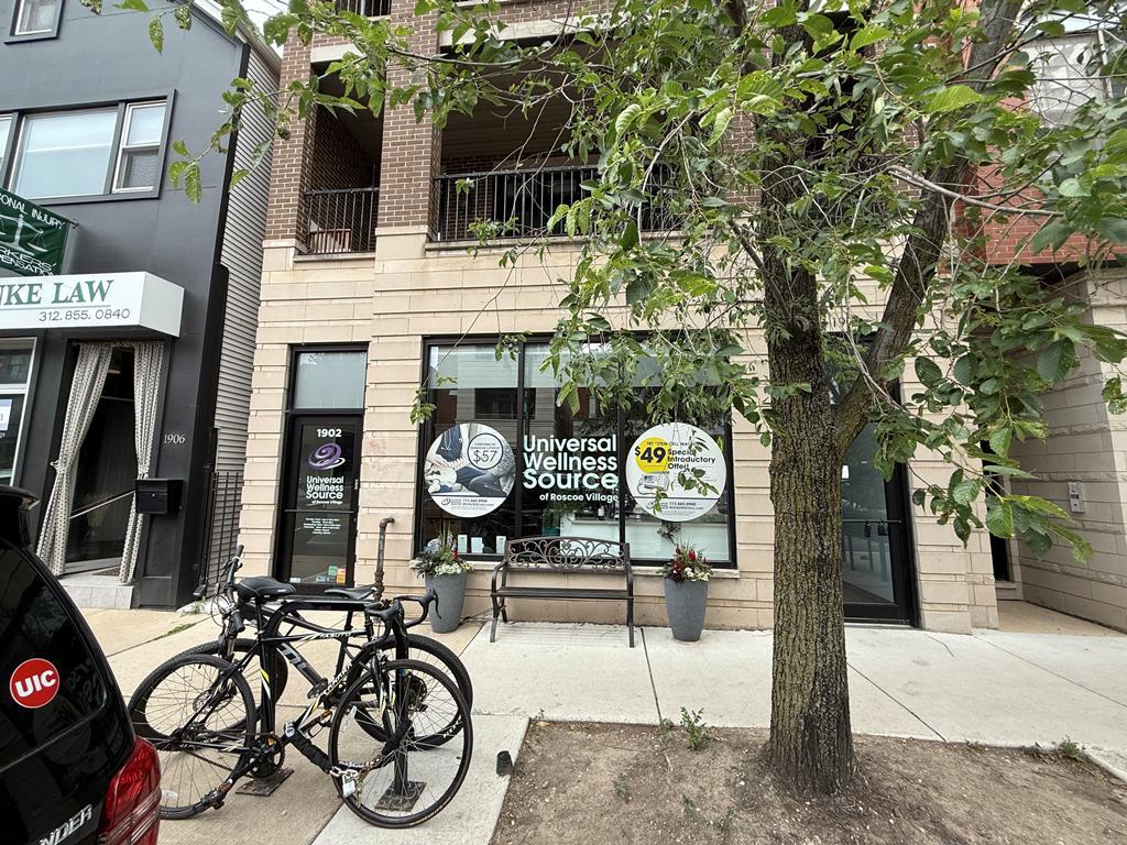 1902 W Belmont Ave, Chicago, IL à louer Photo de l’immeuble– Image 1 sur 6