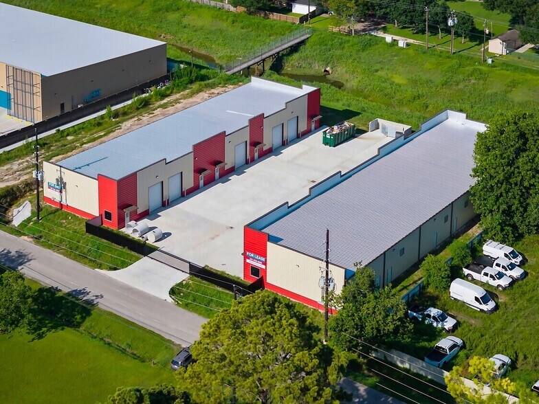 Bedford Street Warehouses portefeuille de 2 biens à vendre sur LoopNet.fr - Photo de l’immeuble – Image 2 sur 5