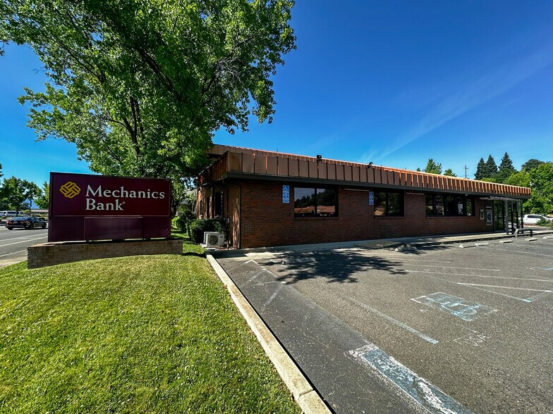185 Hartnell Ave, Redding, CA à louer - Photo de l’immeuble – Image 2 sur 10