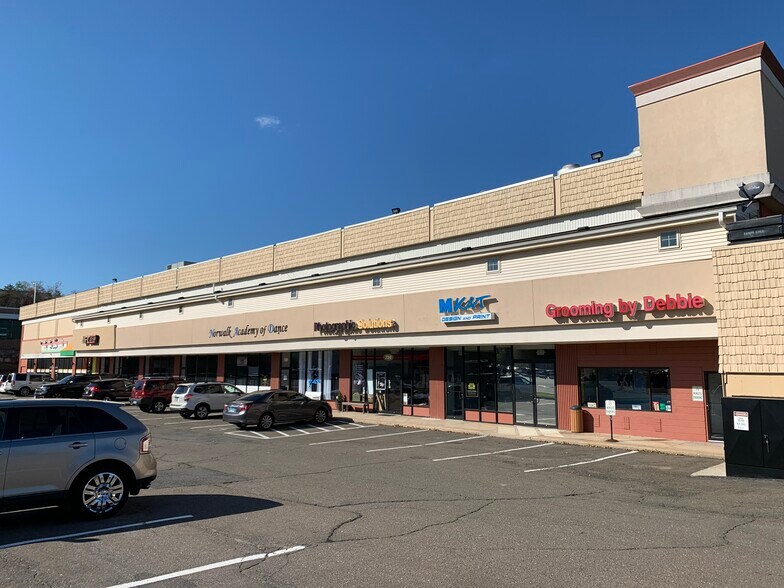 250 Westport Ave, Norwalk, CT à louer - Photo de l’immeuble – Image 2 sur 7