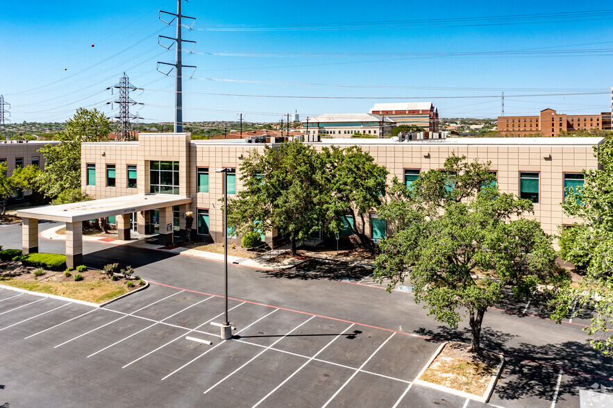 155 E Sonterra Blvd, San Antonio, TX à louer - Photo de l’immeuble – Image 3 sur 18