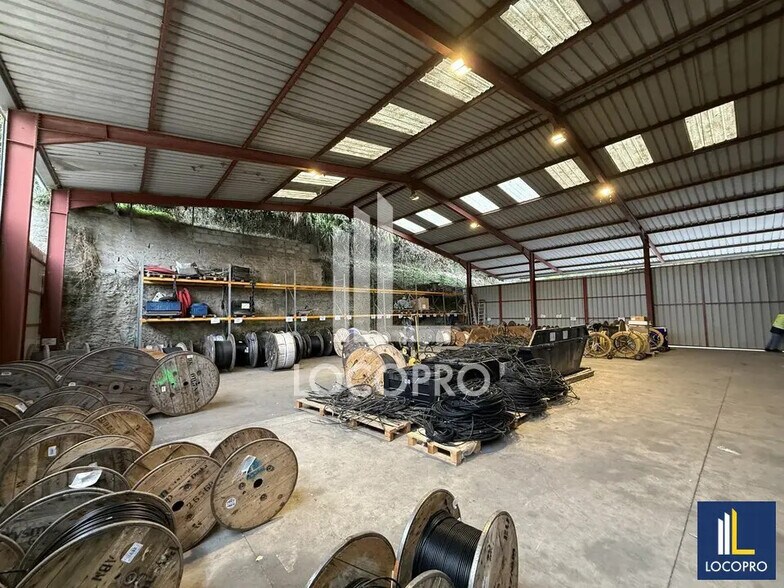 Local d’activités dans Carros à louer - Photo de l’immeuble – Image 3 sur 11