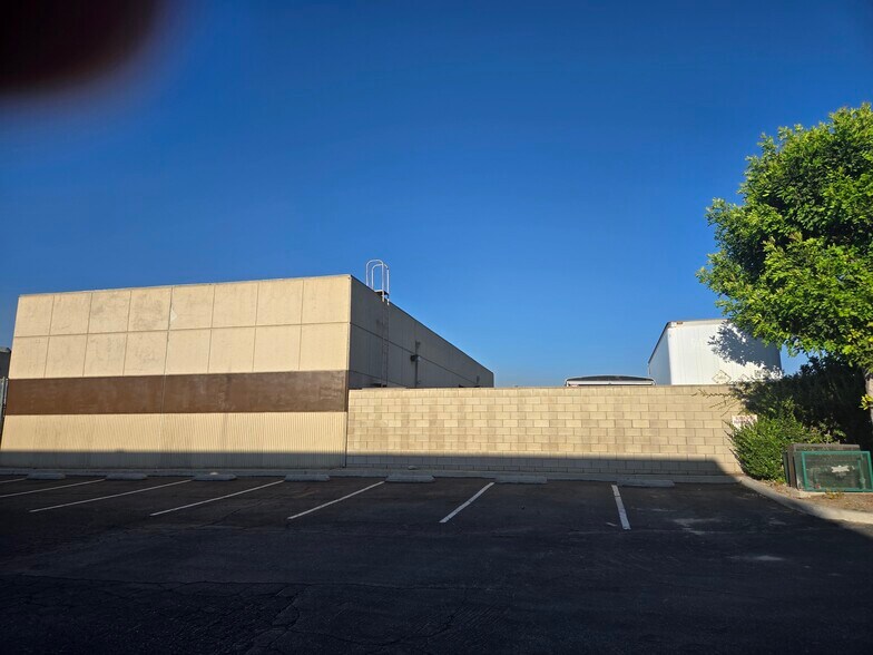 1482 S Gage, San Bernardino, CA à louer - Photo de l’immeuble – Image 3 sur 6