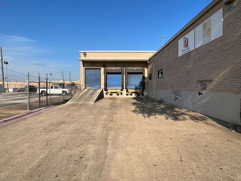 925 111th St, Arlington, TX à louer - Photo de l’immeuble – Image 3 sur 13