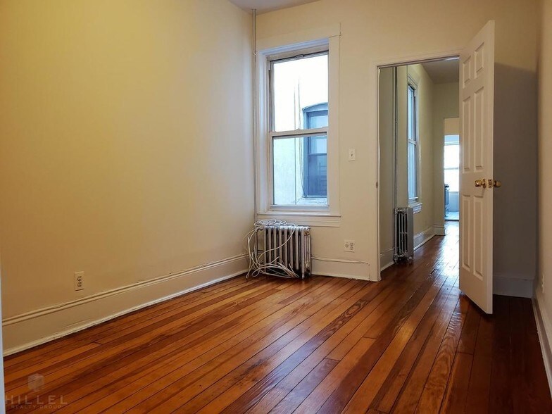 1854 Madison St, Ridgewood, NY à vendre - Photo intérieure – Image 2 sur 6