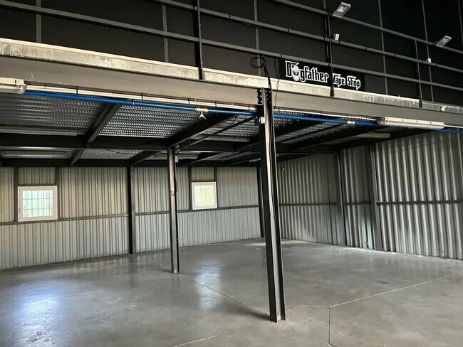 Plus de détails pour Local d'activités à louer